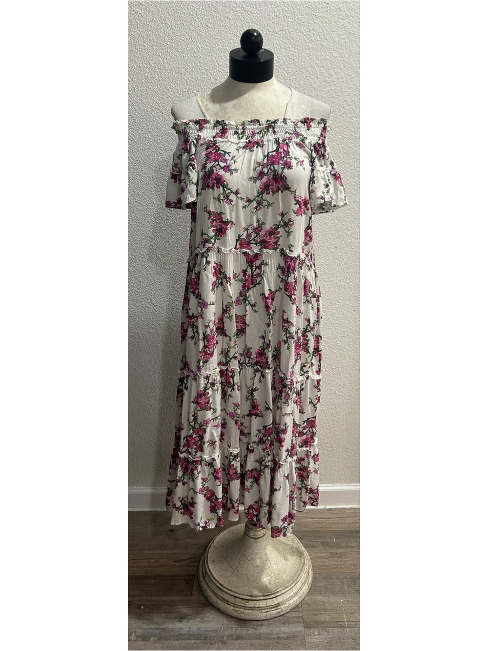 UMGEE Bohemian Off The Shoulder Floral Maxi Dress Size Medium White Pink Tiered